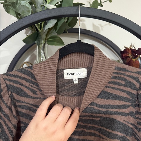 Heartloom Brown and Black Animal Print Sweater size medium - Picture 5 of 9